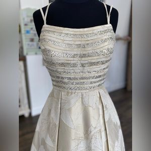 Dave and Johnny short Prom dress- size 6 in ivory